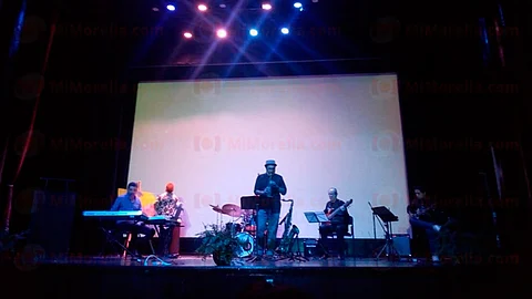 Por más de una hora el público pudo disfrutar de la presentación de Sarabanda
(Foto: Josimar Lara)