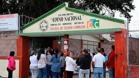 El funcionario pidió a los maestros ingresar a los planteles para lograr las evaluaciones (Foto: Cortesía)