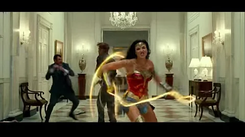La Mujer Maravilla se enfrentará a dos villanos en 1984 (Foto: captura/YT Warner Bros. Pictures Latinoamérica)
