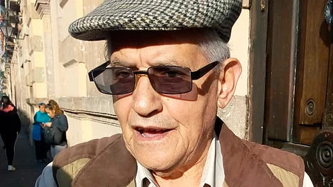 "Cada semana vengo, me recibe un asesor, de los 264, me da mi lavadita de cerebro, pero ya pasó más de un año y no hay nada" (Foto: Sayra Casillas)