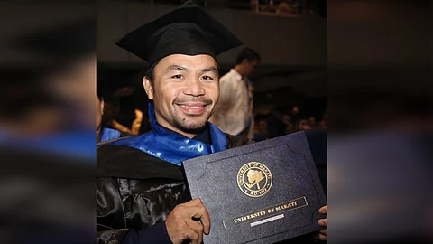 El histórico boxeador se graduó de la universidad de Makati (Foto: @MannyPacquiao)