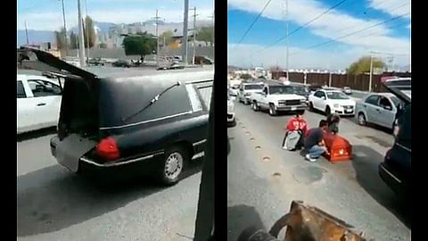 Cae ataúd con difunto de una carroza fúnebre en Saltillo (Video)