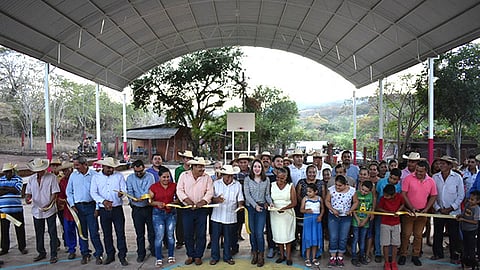 Los vecinos reconocieron el esfuerzo de la edil y de su equipo de trabajo para sacar adelante al municipio (Foto Cortesía)