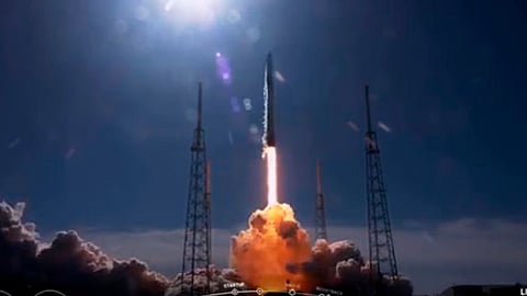 La cápsula “Dragon” se acoplará en un lapso de dos a tres días a la Estación Espacial Internacional (Foto: Twitter/@AEM_mx)