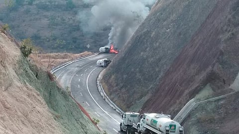 Reportan volcadura de pipa con amoniaco en la autopista Cuitzeo-Pátzcuaro