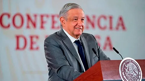 Dijo que revisará el comportamiento de las pensiones y sus rendimientos (Foto: lopezobrador.org)