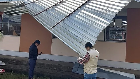 Autoridades realizaron un recorrido de reconocimiento y atención oportuna, tras el reporte de daños a escuelas (Foto Cortesía)