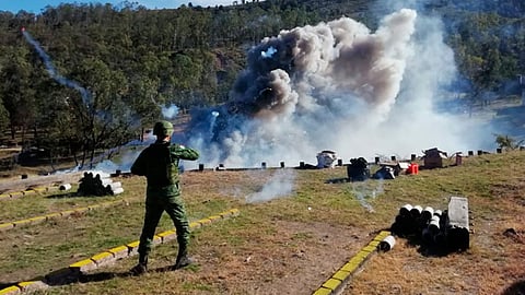 Las pirotecnias aseguradas fueron destruidas en la Zona Militar de Peña del Coyote en la capital michoacana (Foto: cortesía)