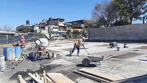 Se construye el espacio deportivo y Plaza Pública "Toma de Oaxaca" en Trincheras de Morelos y el espacio público Penjamillo en Ciudad Jardín (Foto Cortesía)
