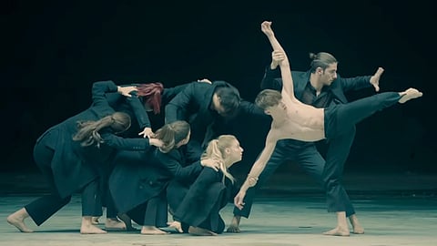 La interpretación de su danza viene con un mensaje más profundo de lo que crees, es bello por donde lo veas (Captura de video)