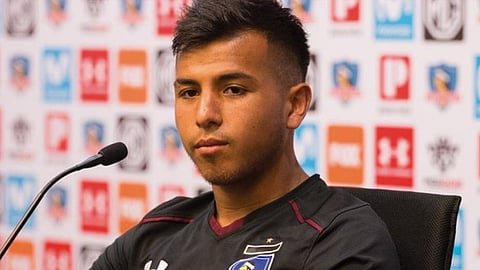 José Aguilera salió del lugar para dirigirse a un nosocomio para recibir atención médica (Foto: Twitter @CSDColoColo)