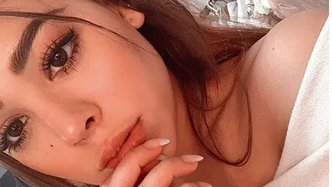 Sorprendió a sus seguidores al subirse al automóvil con Escorpión Dorado (Foto: @dannapaola)
