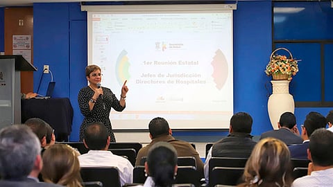 Diana Carpio Ríos durante la reunión estatal con jefes de Jurisdicción y directores de Hospitales dio a conocer los retos y proyectos que se tienen este año (Foto Cortesía)