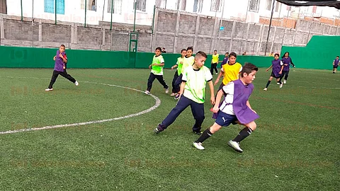 Cuatro escuelas primarias de la capital se dieron cita para estrenar la nueva cancha (Foto: Josimar Lara)