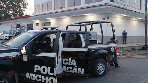 Entre lo incautado están al menos 10 rifles de grueso calibre, diversos cargadores y cartuchos (Foto: RED 113)
