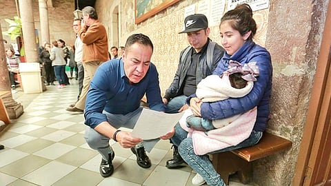 El secretario de Gobierno conoció y escuchó las necedades de tanto trabajadores que prestan sus servicios en esta oficialía como de los usuarios (Foto Cortesía)