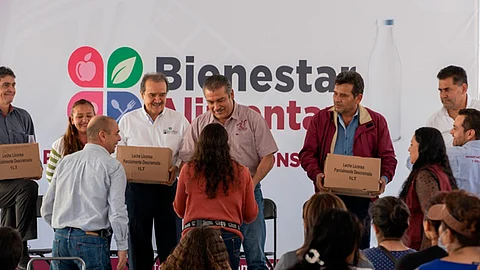 Una familia, puede adquirir hasta 12 litros de leche de manera mensual a un precio de diez pesos (Foto: Cortesía)