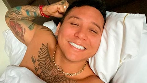 Fue en su cuenta de Instagram que el cantante de La Trakalosa de Monterrey se despojó de todas sus prendas (Foto: edwinlunat)
