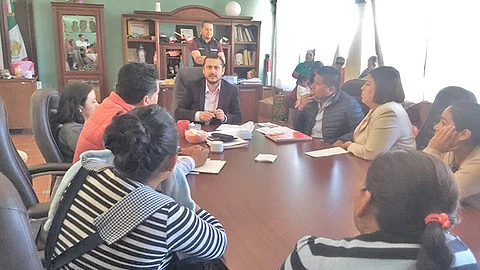Se reunieron con Omar López, edil municipal para revisar los avances del pliego petitorio 2020 (Foto Cortesía)