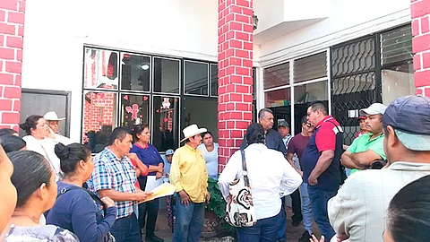 Seguirán luchando y exigiendo a las autoridades cumplan con la palabra que empeñaron al pueblo (Foto Cortesía)