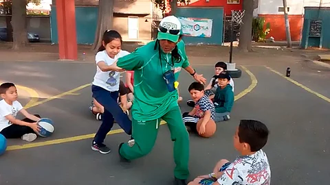 El video ha tomado relevancia luego de la ola de violencia contra los menores que se ha registrado estos últimos días (Foto: Captura de pantalla)