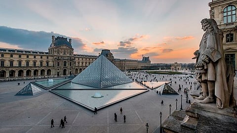 El secretario agregó que ninguno de los servidores públicos en las embajadas y consulados han pedido regresar al país (Foto: FB Musée du Louvre)