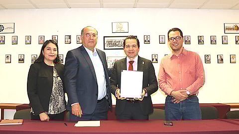 Juan Ramón Ramírez Monroy, agente estatal Michoacán de FND y director del ITM, José Luis Gil Vázquez (Foto Cortesía)
