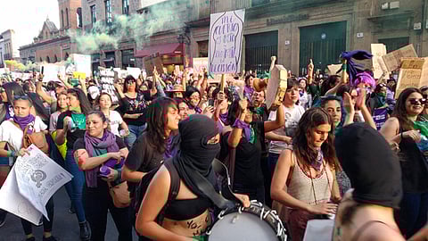 Las consignas que gritaron las mujeres fueron: "ni una más, ni una más ni una asesinada más", "justicia", "vivas se las llevaron, vivas las queremos" (Foto: Guadalupe Martínez)