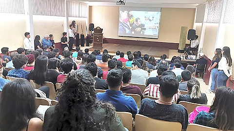 Los asistentes escucharon a especialistas de las diversas empresas del país para conocer su experiencias y exigencias (Foto Cortesía)