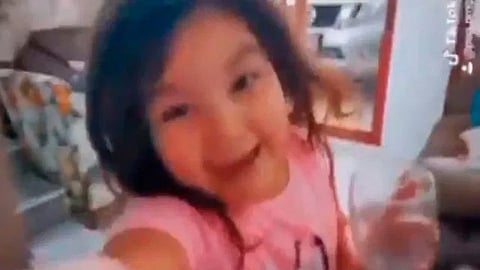 La pequeña cautivó entre millones de usuarios que hacen videos (Foto: captura)