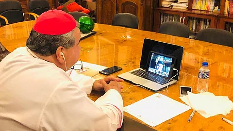 "Procuraremos que haya sacerdotes, psicólogos, doctores, que van a estar prestando sus servicios con un acompañamiento mediante la escucha", comentó Garfias Merlos (Foto: Cortesía Arzobispo de Morelia)
