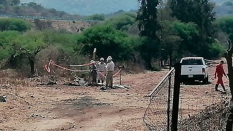 Protección Civil del Estado y trabajadores de Pemex especializados en ductos fueron laboraron para controlar la fuga del combustible (Foto: Red 113)