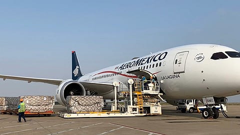 El primer avión con insumos clínicos llegó a México el pasado 7 de abril (Foto: @ConsulMexSha)