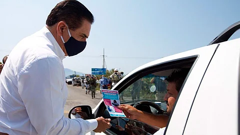 El mandatario estatal pidió a los ciudadanos ayudar al gobierno atendiendo cada una de las recomendaciones sanitarias ante esta emergencia (Foto: cortesía)