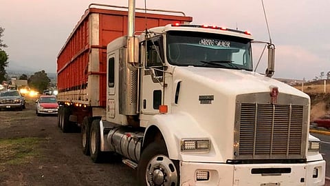 El tractocamión que participó en los hechos es un Kenworth (Foto: RED-113)