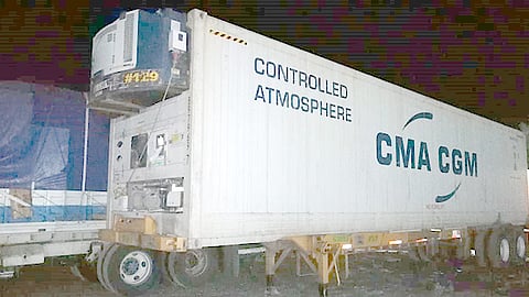 El portacontenedor y contenedor llevados a un corralón oficial a efecto de continuar con las tareas de investigación (Foto Cortesía)