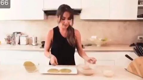 La también actriz tomó con humor el video (Fotograma: Twitter)