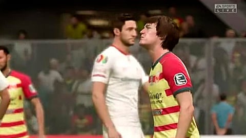 Paolo Medina fue el jugador que estuvo en los controles por parte de la monarquía (Foto: captura YT/ Azteca Deportes)