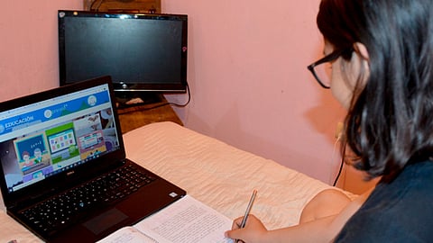Miembros de la organización pidieron a las autoridades educativas establecer otras estrategias para los estudiantes que carecen de medios digitales (Foto: gob.mx)