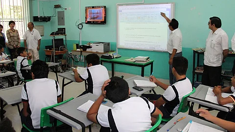 Telebachilleratos entregarán material educativo en físico a estudiantes sin Internet