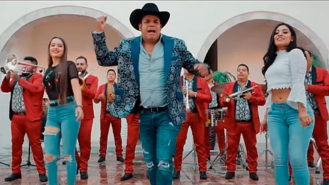 El corrido del coronavirus más famoso es el de Marco Flores y la Banda Jerez (Foto: captura YT/ Marco Flores Y La Jerez)