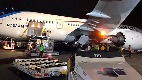 Se trajeron mil 184 cajas con 10.1 toneladas de guantes de exploración y mascarillas KN95 de Shanghái (Foto: cortesía)