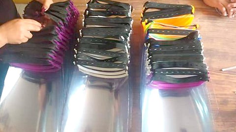 Mantiene alumnos y profesores trabajo para crear insumos que ayuden a combatir el Covid-19 (Foto Cortesía)