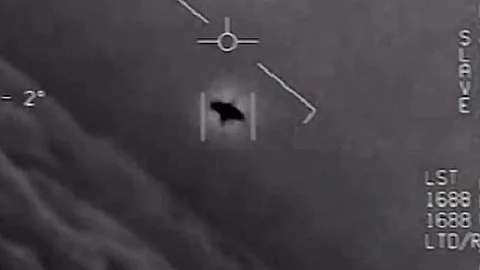 El Pentágono publicó las grabaciones de tres avistamientos de objetos voladores no identificados (Foto YouTube: captura de video)