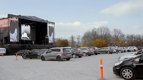 Hasta dos mil autos podrán entrar a la función (Fotograma: YouTube: Mads Langer)