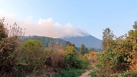 Así se ve el cerro "El Cacique" esta tarde (Foto: Cortesía)