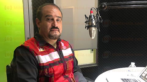 El padre Miguel Gaona Pineda dijo que se deben tejer redes de solidaridad para apoyarse unos a otros (Foto: Cynthia Arroyo)