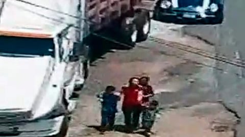 Graban a agresor de una mujer y más tarde lo arrestan, en Michoacán