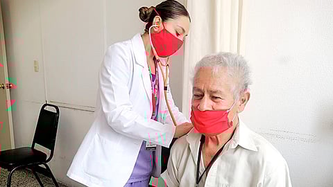 La directora de la UMF No. 81 en Uruapan, Eugenia Arroyo aseguró que cuentan con insumos, equipo y materiales necesarios para el desempeño de sus funciones (Foto Cortesía)