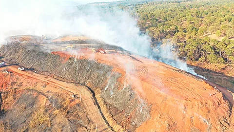 Sofocan en un 70% incendio en el Basurero Municipal de Uruapan